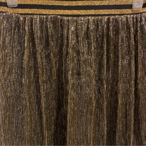 Sparkly Black and gold skirt - Picture 3 of 3